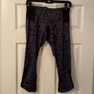 Lululemon leopard crop workout pants